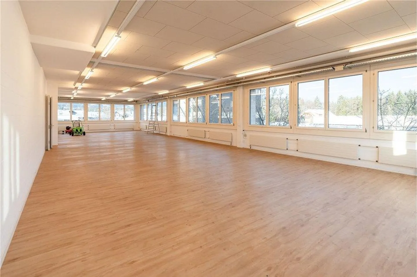 Modern Office Space from 40 m² to 188 m² in Prime Location – Flexibly Design - Photo 1 of 8