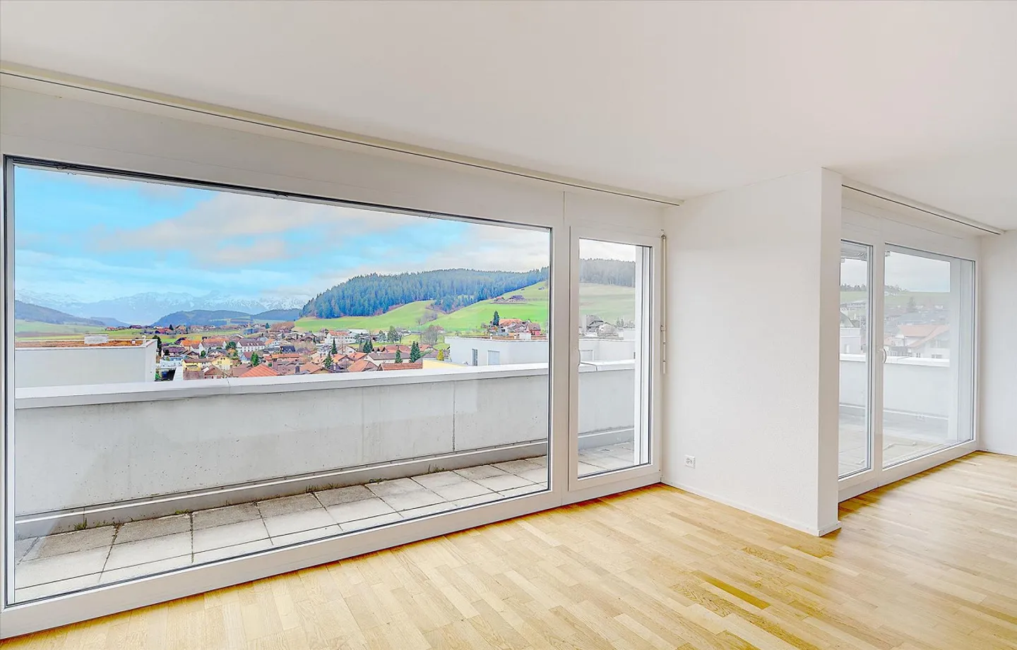 Dreamlike view on 46 m² terrace - Photo 1 of 10