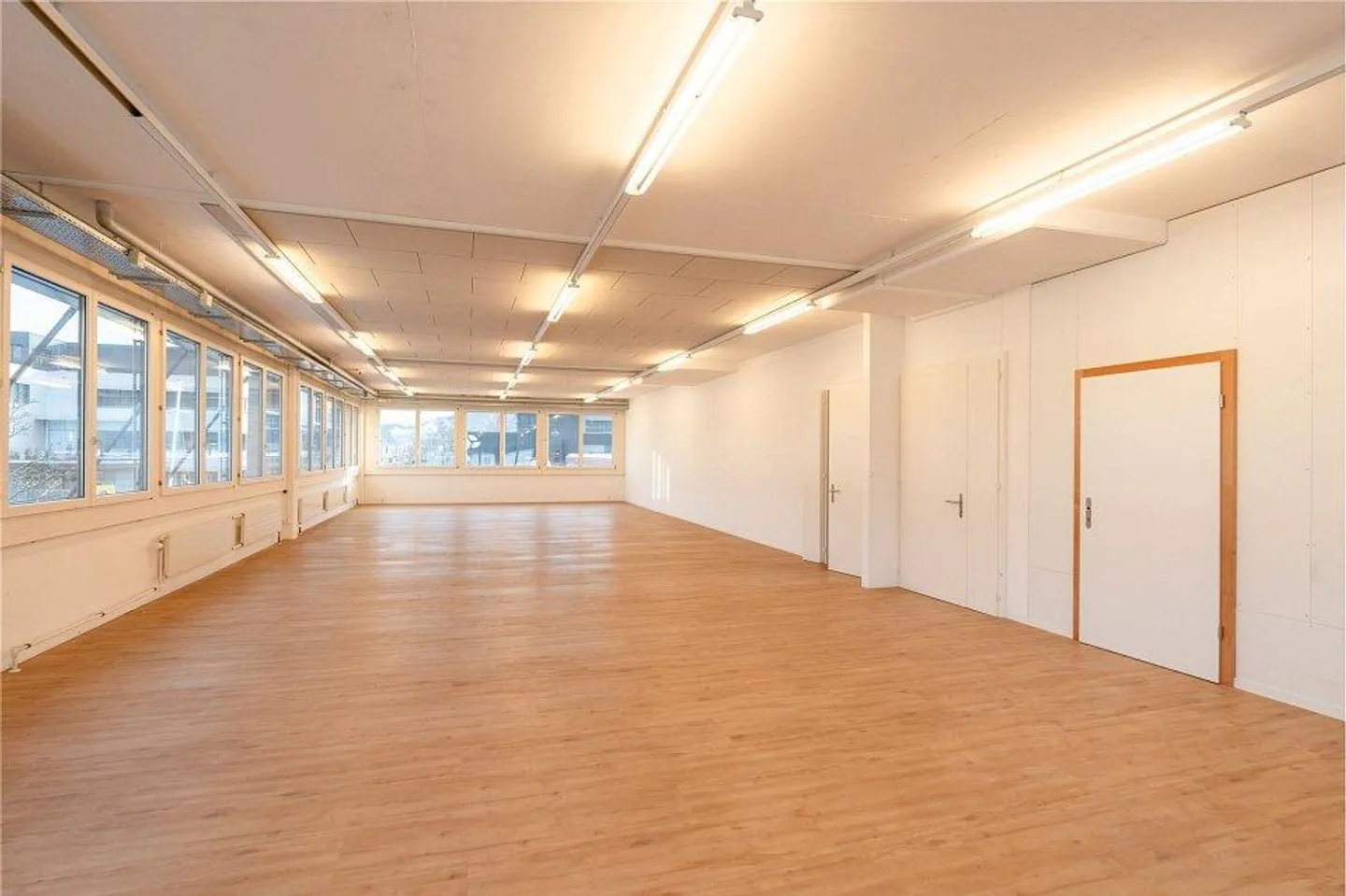 Modern Office Space from 40 m² to 188 m² in Prime Location – Flexibly Design - Photo 3 of 8