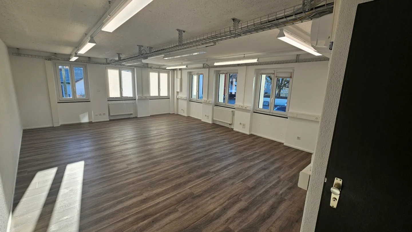 Bureaux de 80 m2 - Photo 1 sur 13