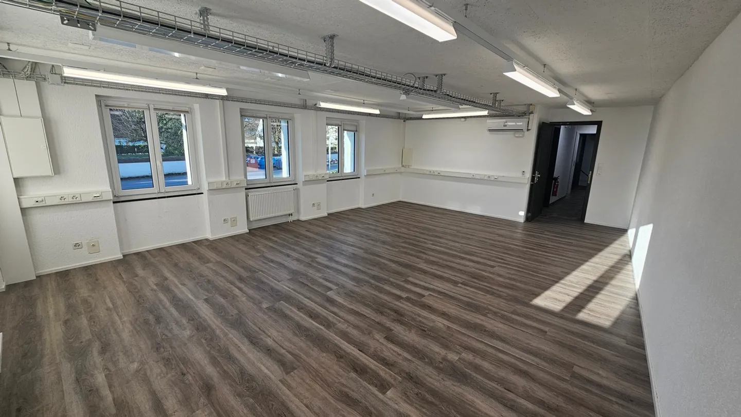 Bureaux de 80 m2 - Photo 3 sur 13