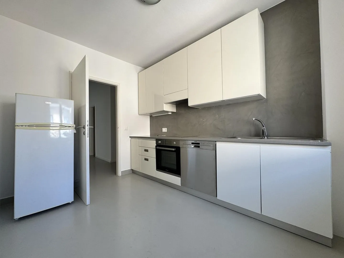 OPPORTUNITY - 3.5 ROOM APT. ON THE THIRD FLOOR WITH BALCONY IN BREGANZONA - Photo 3 of 10