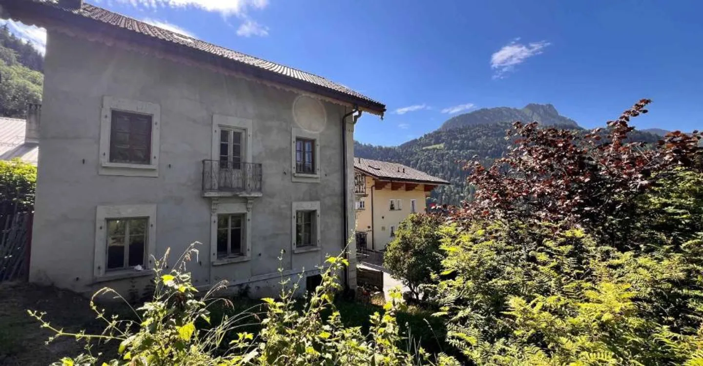 Edificio residenziale con due appartamenti da ristrutturare - Foto 2 di 12