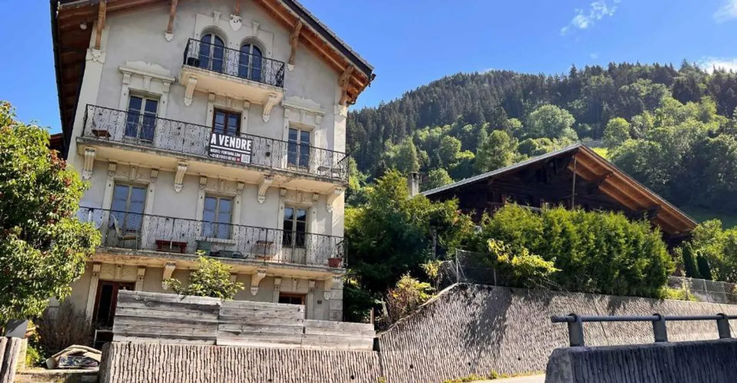 Edificio residenziale con due appartamenti da ristrutturare - Foto 3 di 12