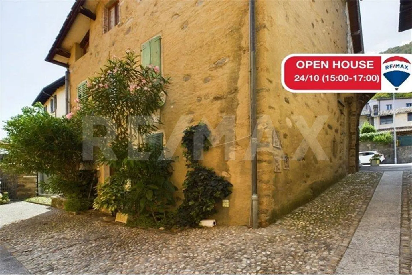 Charming Ticino house in historic style with a Mediterranean touch - Photo 1 of 13