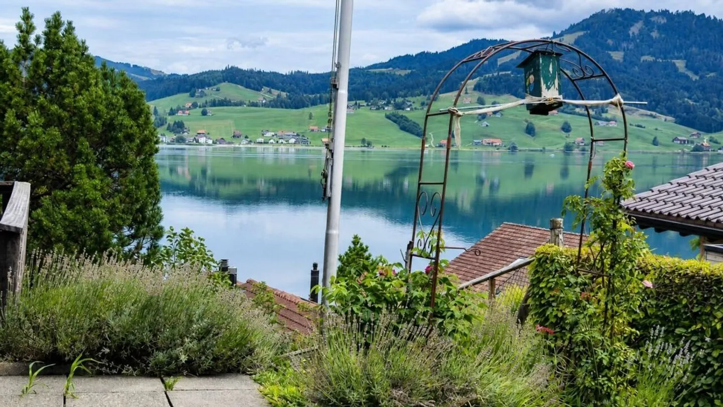 UN LOGENPLACE AU BORD DU LAC - Photo 4 sur 27