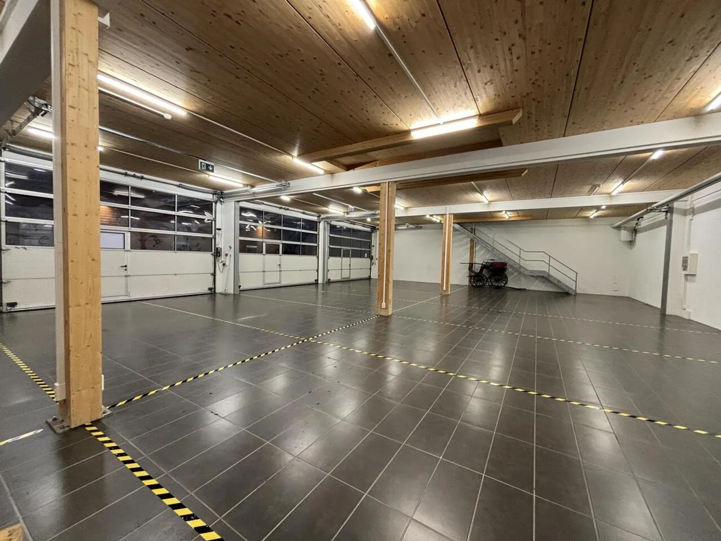 2182 - ZU VERMIETEN – Große Boxflächen für die Winterlagerung in Cortaillod - Foto 1 von 1