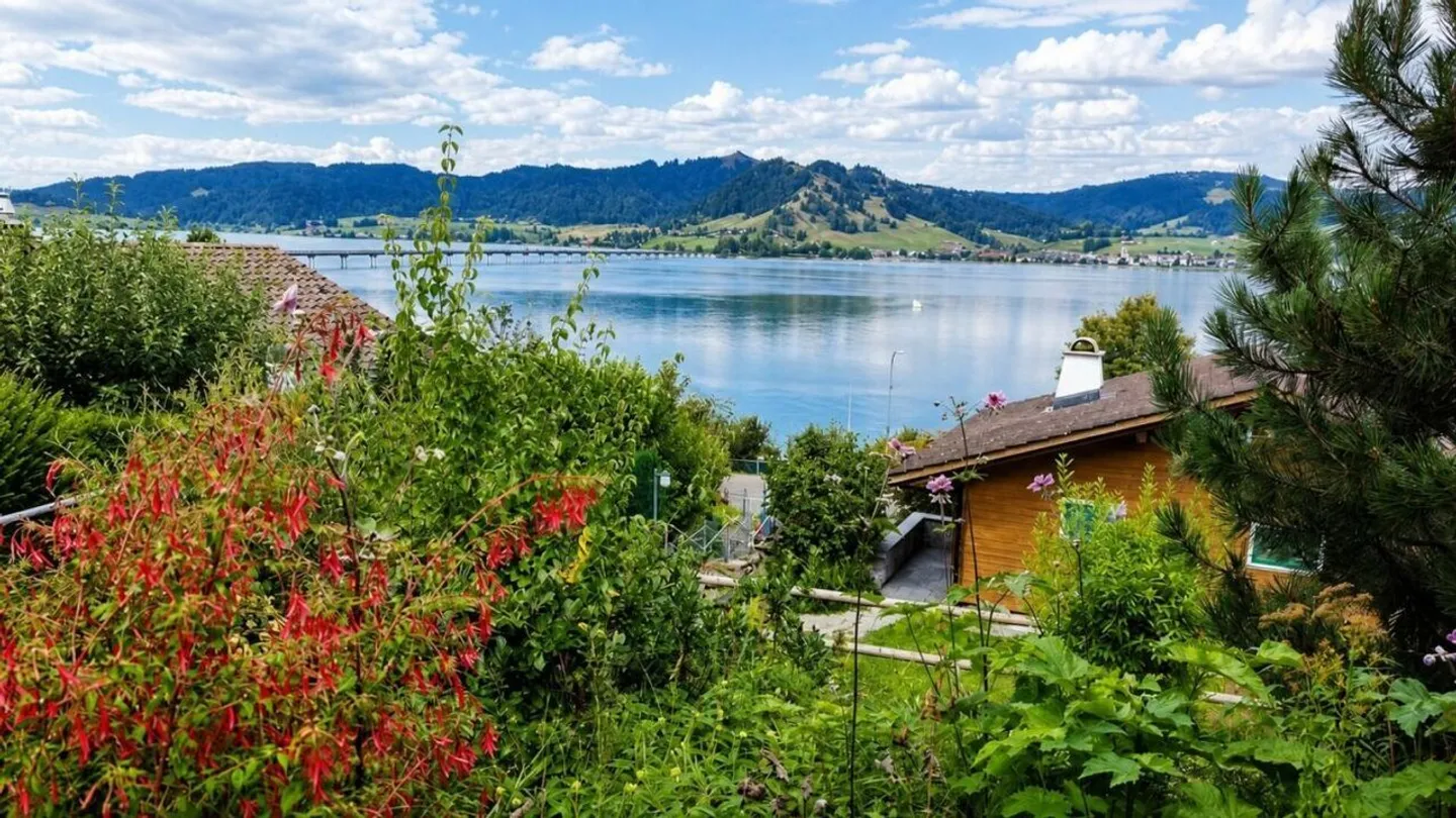 UN LOGENPLACE AU BORD DU LAC - Photo 9 sur 27