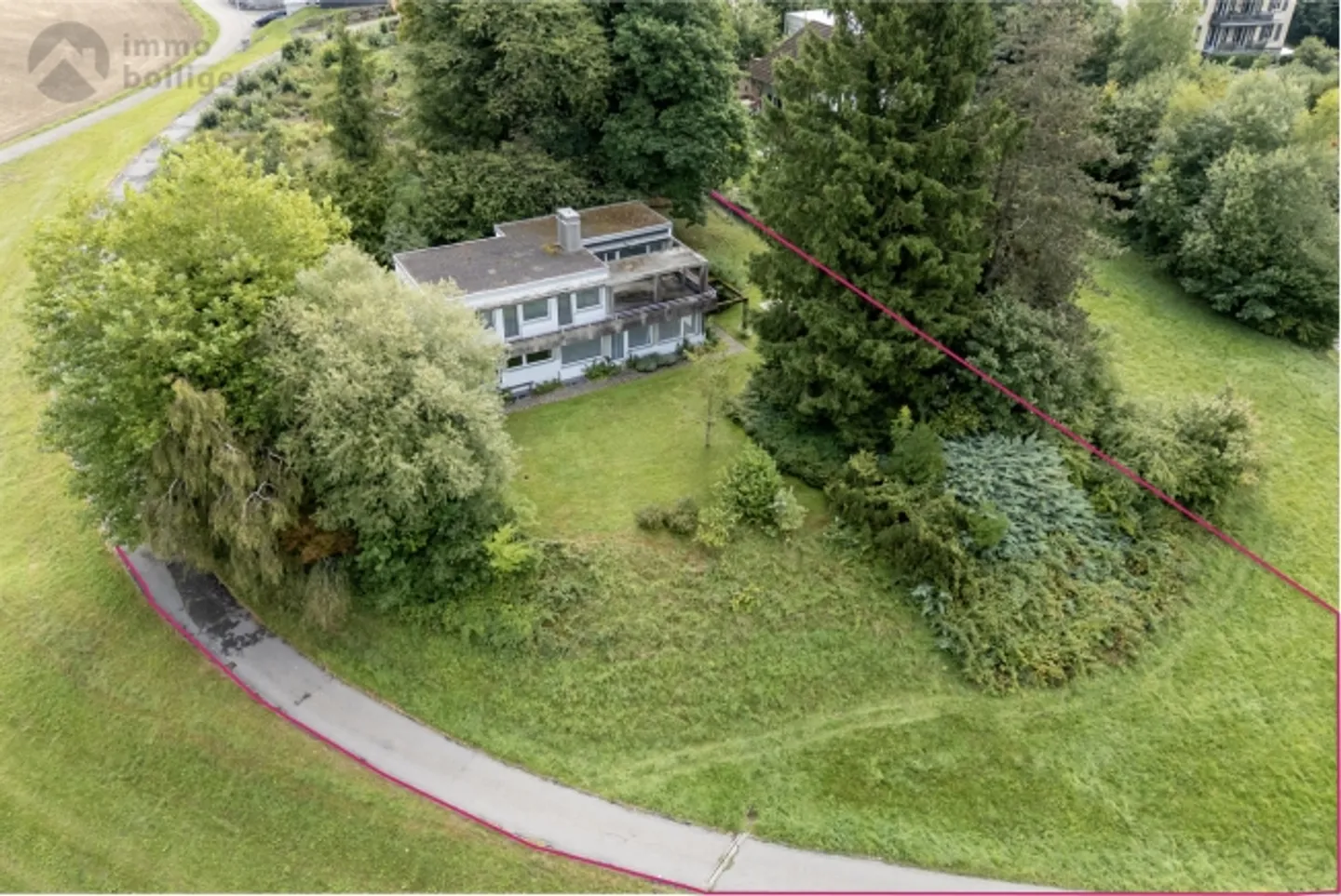 «Charmante Bauhaus-Liegenschaft mit Baulandreserve» - Foto 1 von 13