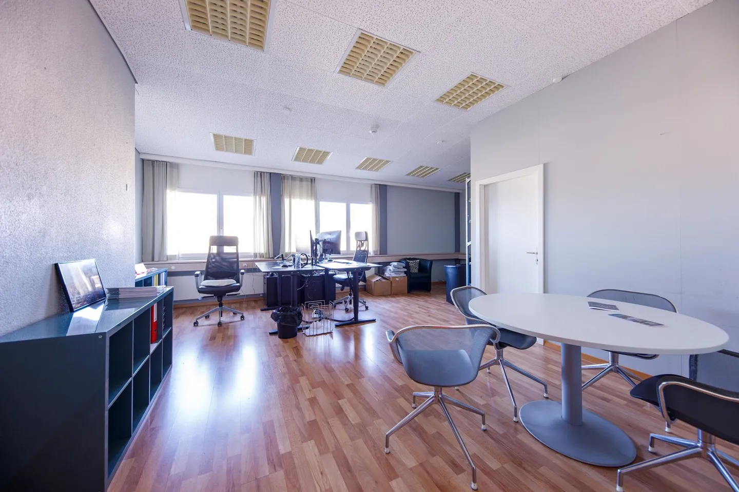 Grosszügige Bürofläche in ruhiger Lage in Zumikon - Foto 2 von 8