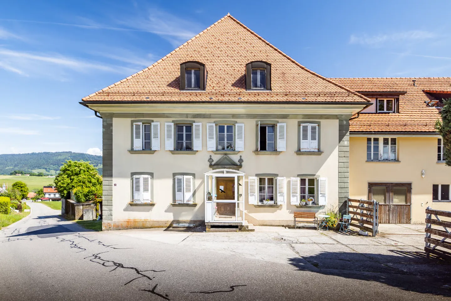 Seltene Gelegenheit: Großes Anwesen mit Bauopotenzial - Foto 3 von 13