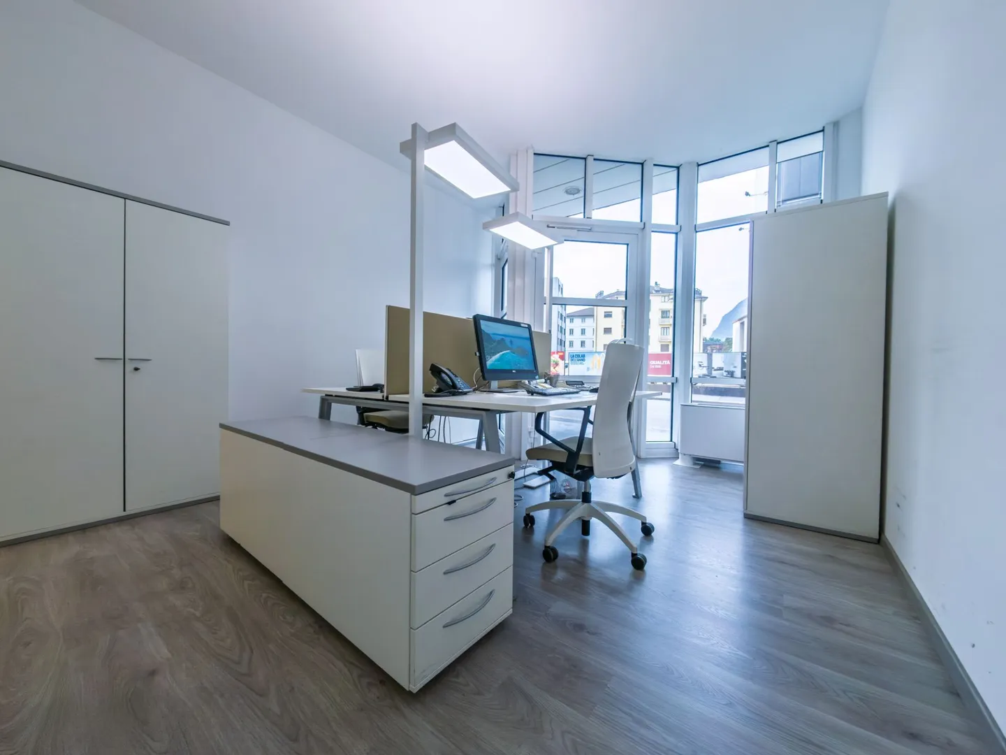 Prise en charge du bail - Bureau moderne et lumineux au centre de Lugano - Photo 2 sur 11