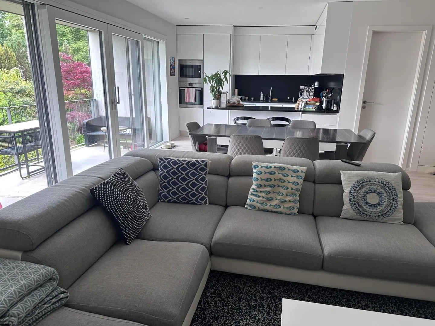 Bel Appartement avec Grand Balcon - Photo 4 sur 13