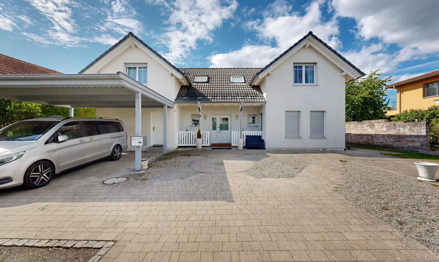 Geräumiges Einfamilienhaus mit Garten - Foto 2 von 13