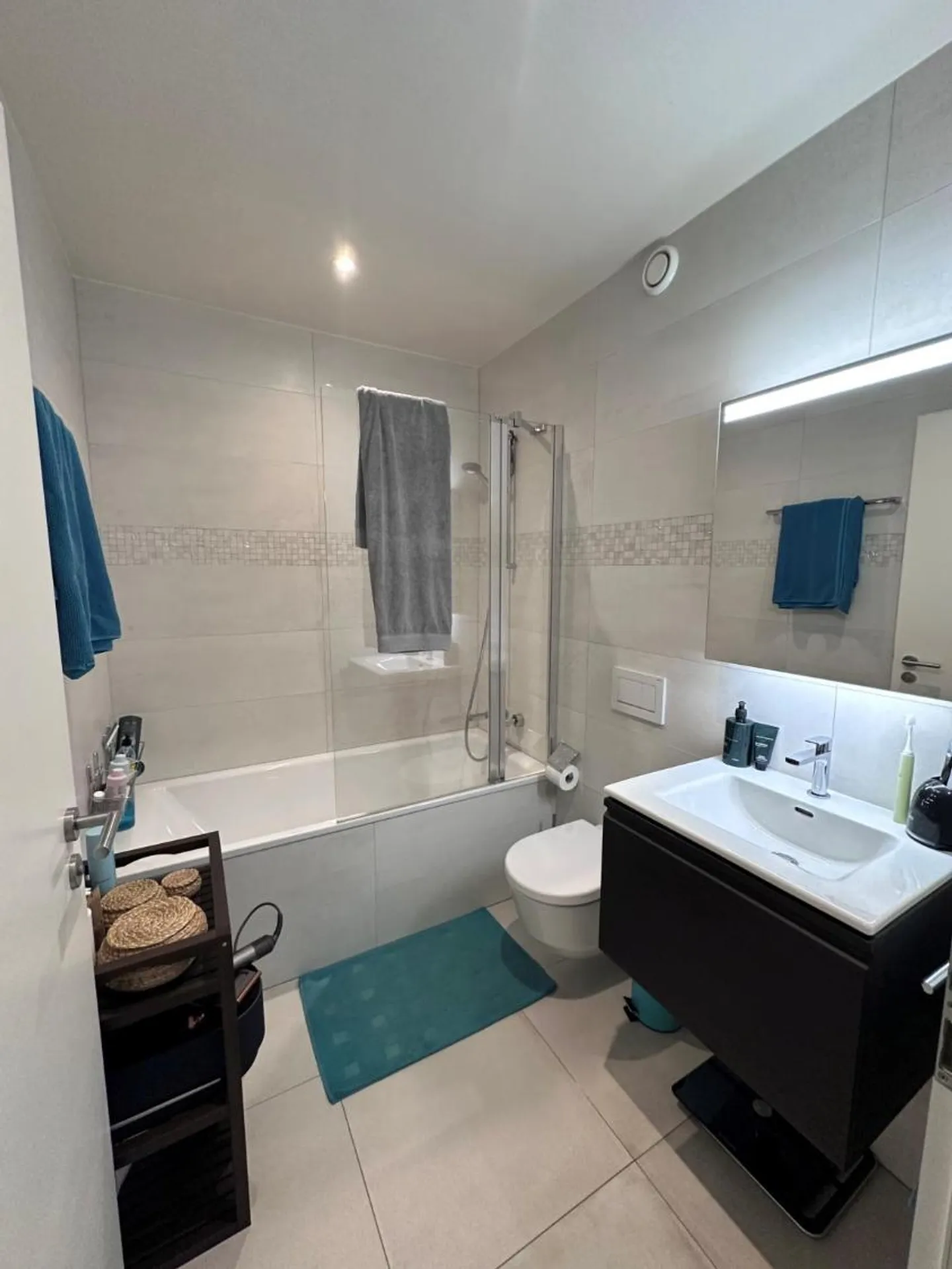 Bel Appartement avec Grand Balcon - Photo 8 sur 13