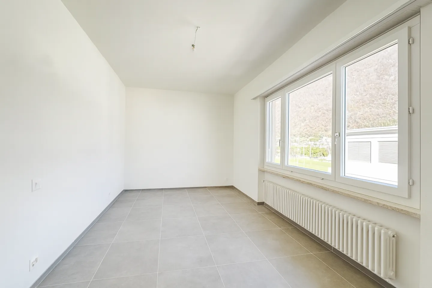 Losone - 4.5 locali ristrutturato all'ultimo piano - Foto 7 von 10