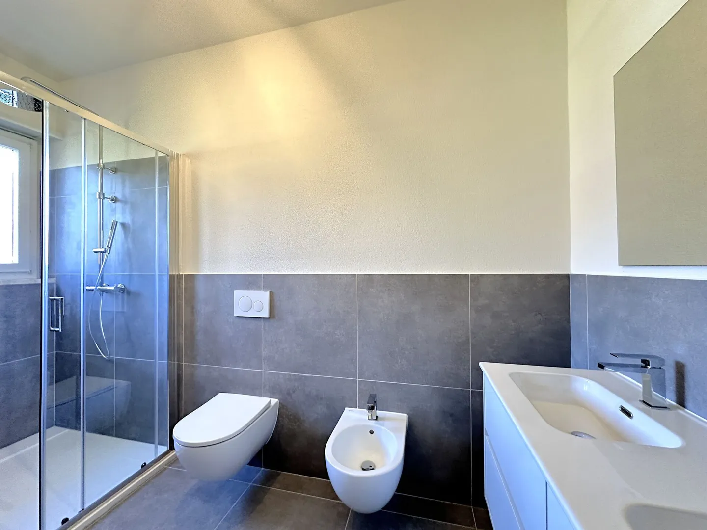 Losone - 4.5 locali ristrutturato all'ultimo piano - Foto 9 von 10