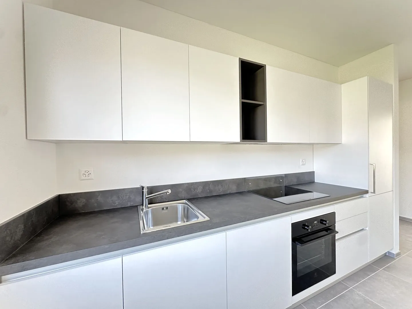 Losone - 4.5 locali ristrutturato all'ultimo piano - Foto 4 von 10