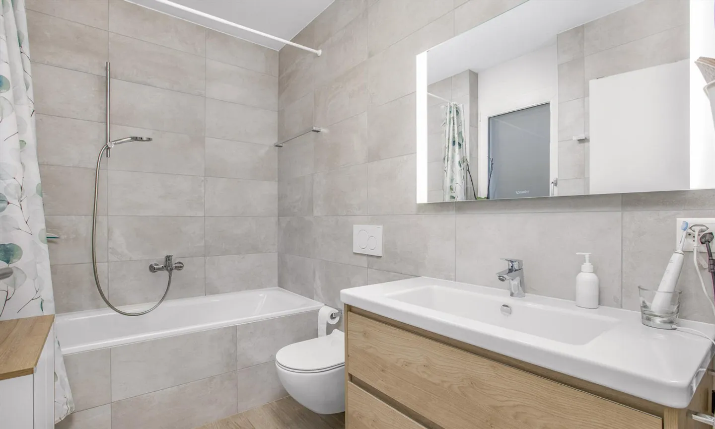 STUNNING AND MODERN 3.5 ROOMS WITH GARDEN IN PAZZALLO - Photo 5 of 10