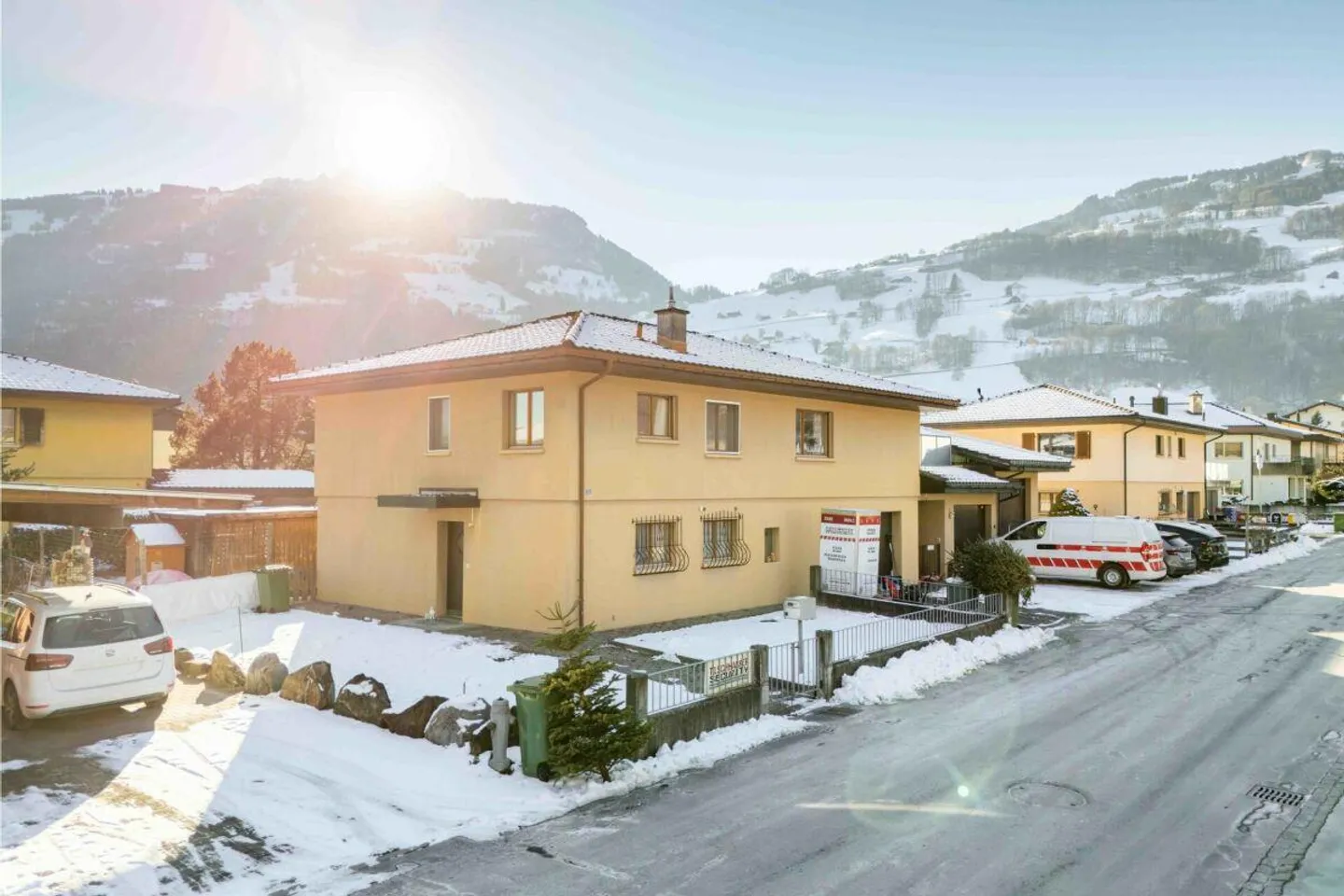 Casa unifamiliare di 5,5 stanze adatta alle famiglie in una posizione privilegiata a Flums - Foto 2 di 18