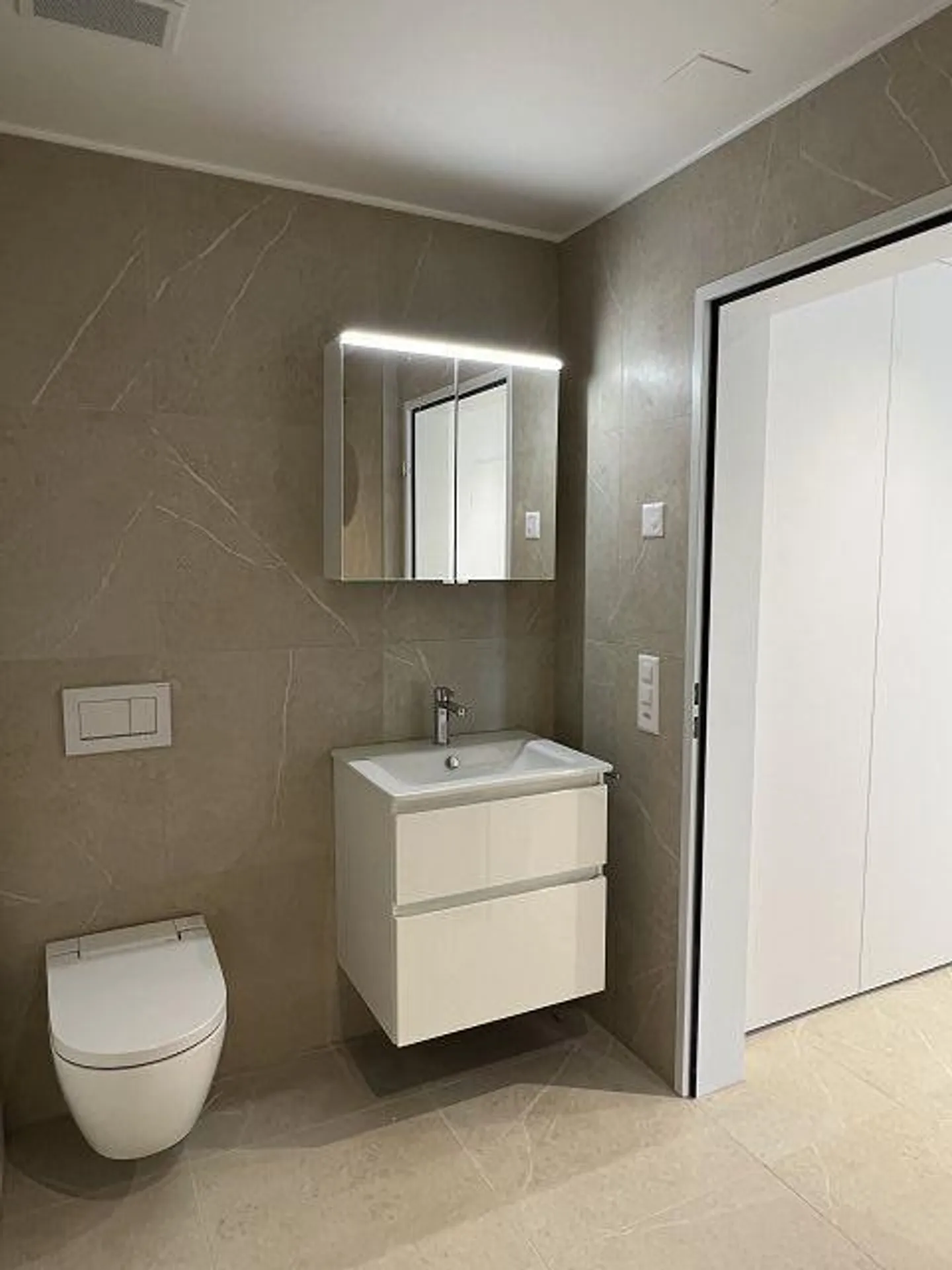 Modern 4.5-room apartment with two spacious balconies - Photo 5 of 13