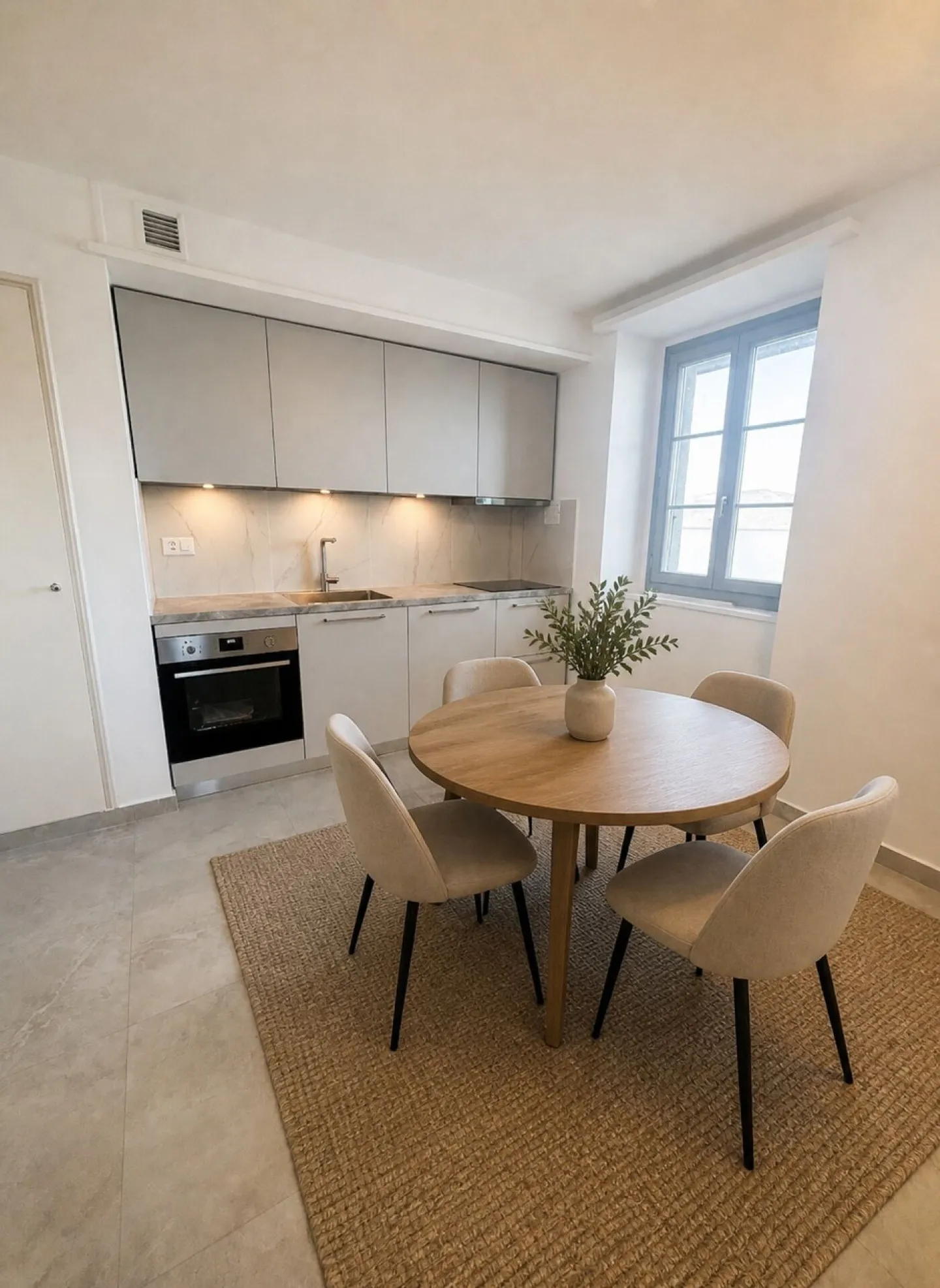 Charmant Appartement Rénové - Photo 1 sur 13