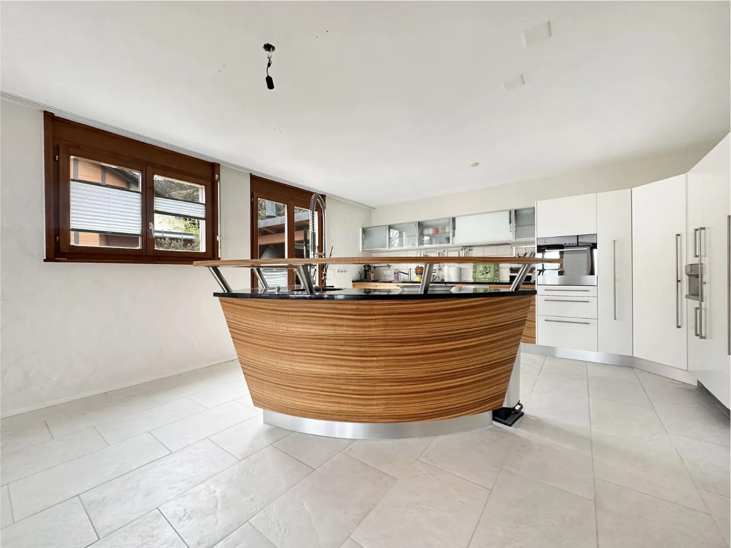 LUXURIOUS APARTMENT WITH LAKE VIEW AND NEAR THE LEISURE PORT - Photo 11 of 12