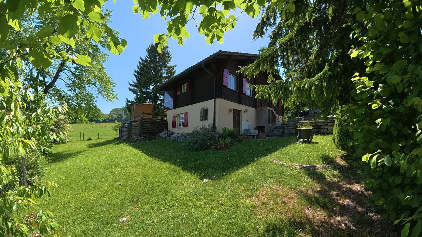 Idyllic chalet with large plot in a completely quiet location in Magglingen - Photo 1 of 15