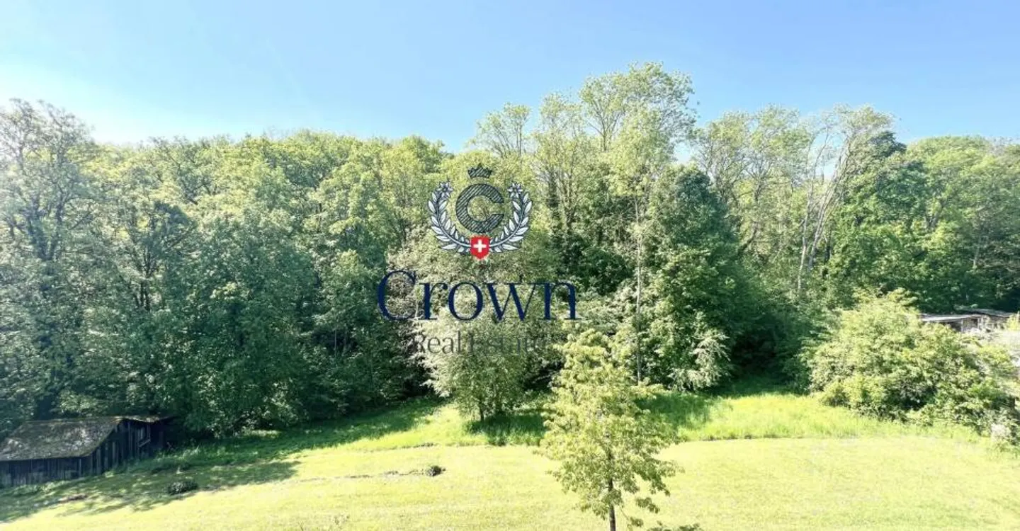 Bellevue, ein Giebelhaus, die Natur am Horizont - Foto 2 von 2