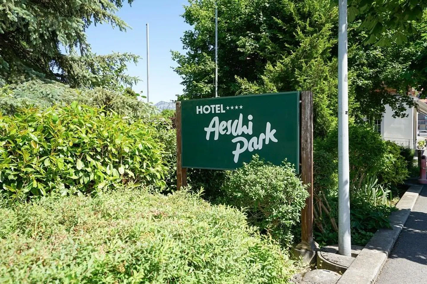 Studio in a well-maintained complex - Photo 8 of 8