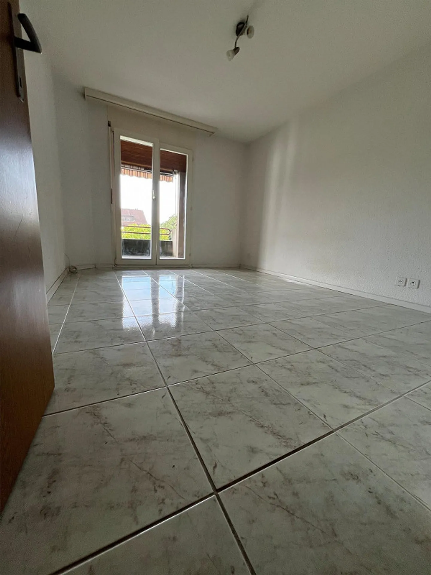 Modern 2.5-room apartment with balcony and garage in Lyss - Photo 2 of 7