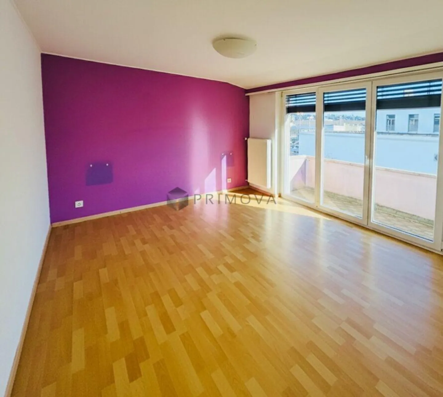 Maison de ville rénovée de 5,5 pièces avec jardin d'hiver dans un emplacement résidentiel de premier choix - Photo 6 sur 9