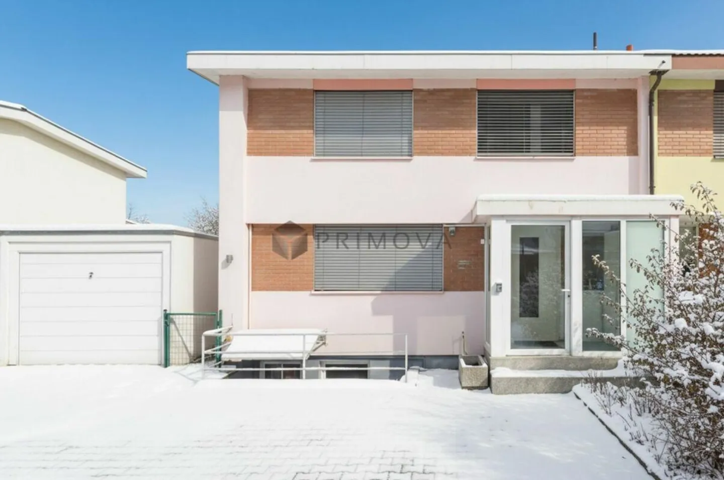 Maison de ville rénovée de 5,5 pièces avec jardin d'hiver dans un emplacement résidentiel de premier choix - Photo 8 sur 9