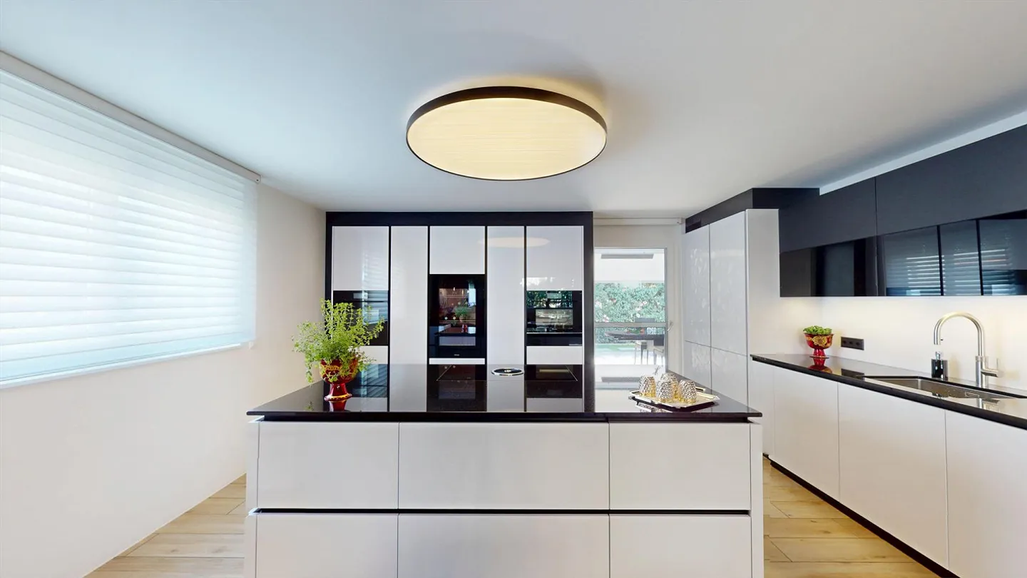 Maison individuelle de 6 pièces très bien entretenue avec un paradis de jardin de rêve dans un emplacement calme à Reinach - Photo 2 sur 14