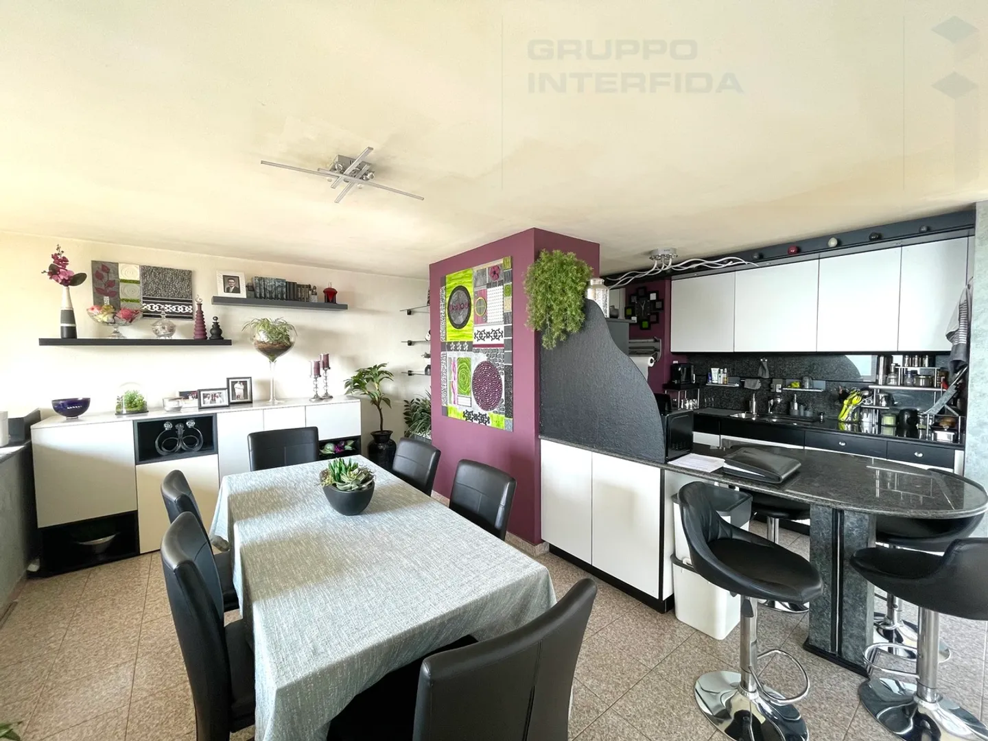 SCHÖNES GERÄUMIGES HAUS MIT AUSSICHT - Foto 2 von 9