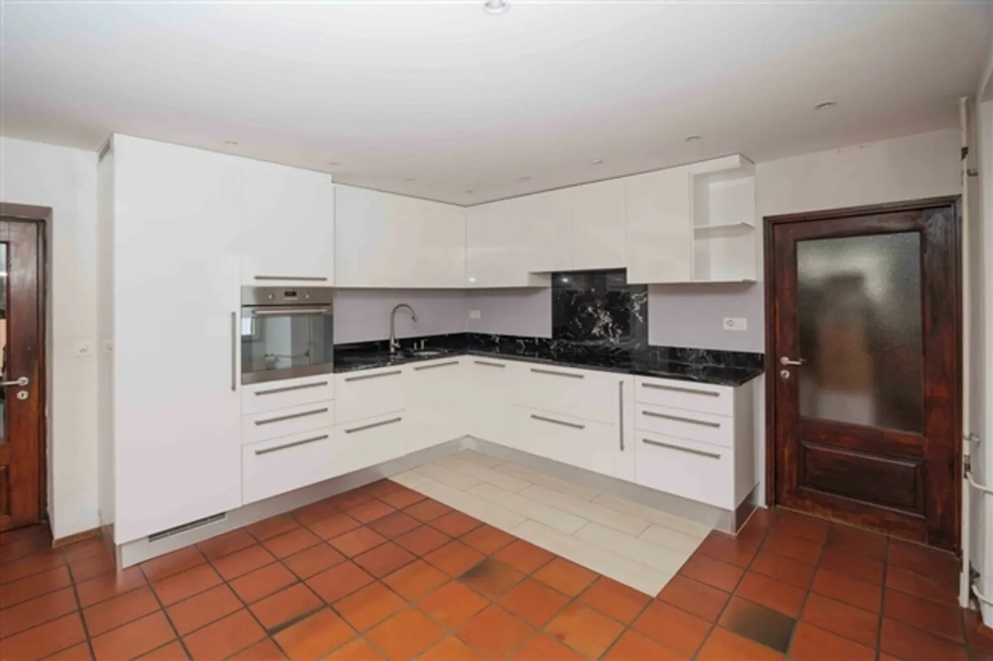 À VENDRE AU CŒUR DE VERSCIO - MAISON TYPIQUE SUR 3 ÉTAGES - Photo 6 sur 18