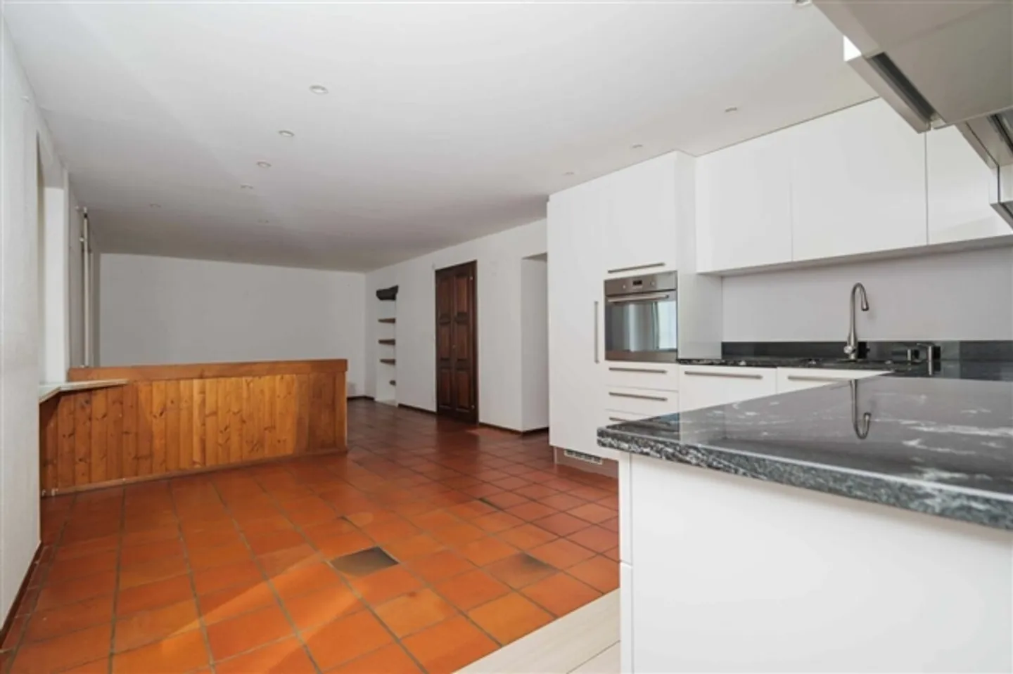 À VENDRE AU CŒUR DE VERSCIO - MAISON TYPIQUE SUR 3 ÉTAGES - Photo 7 sur 18