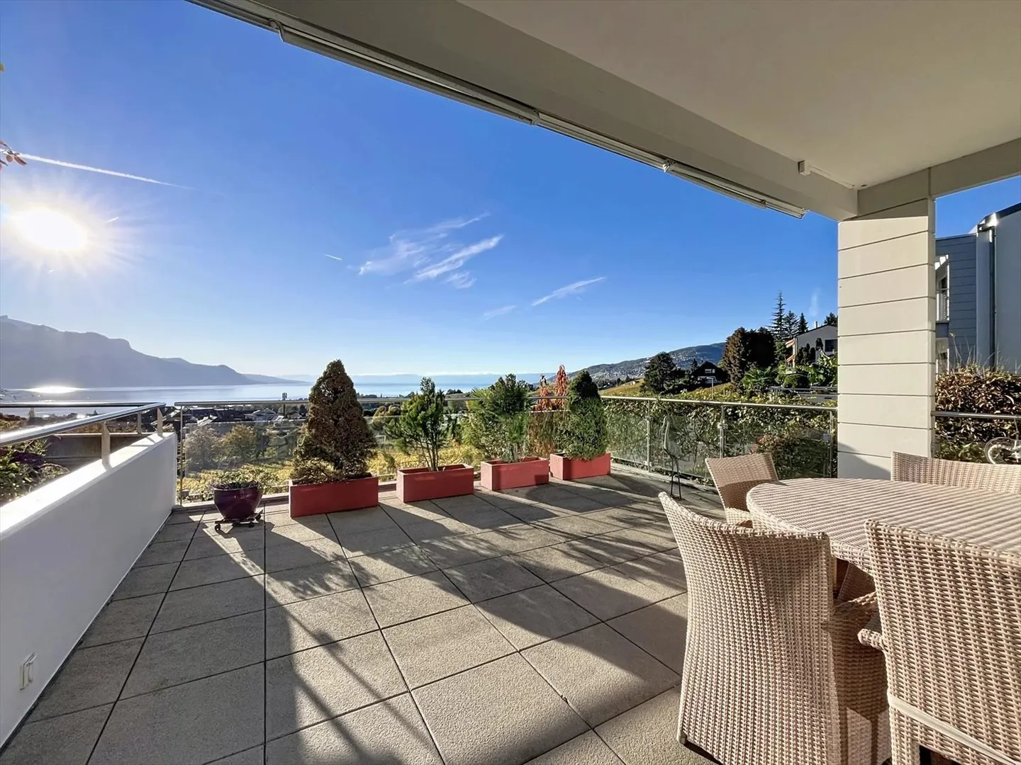 Villa familiale avec ascenseur et vue panoramique - Foto 3 di 13