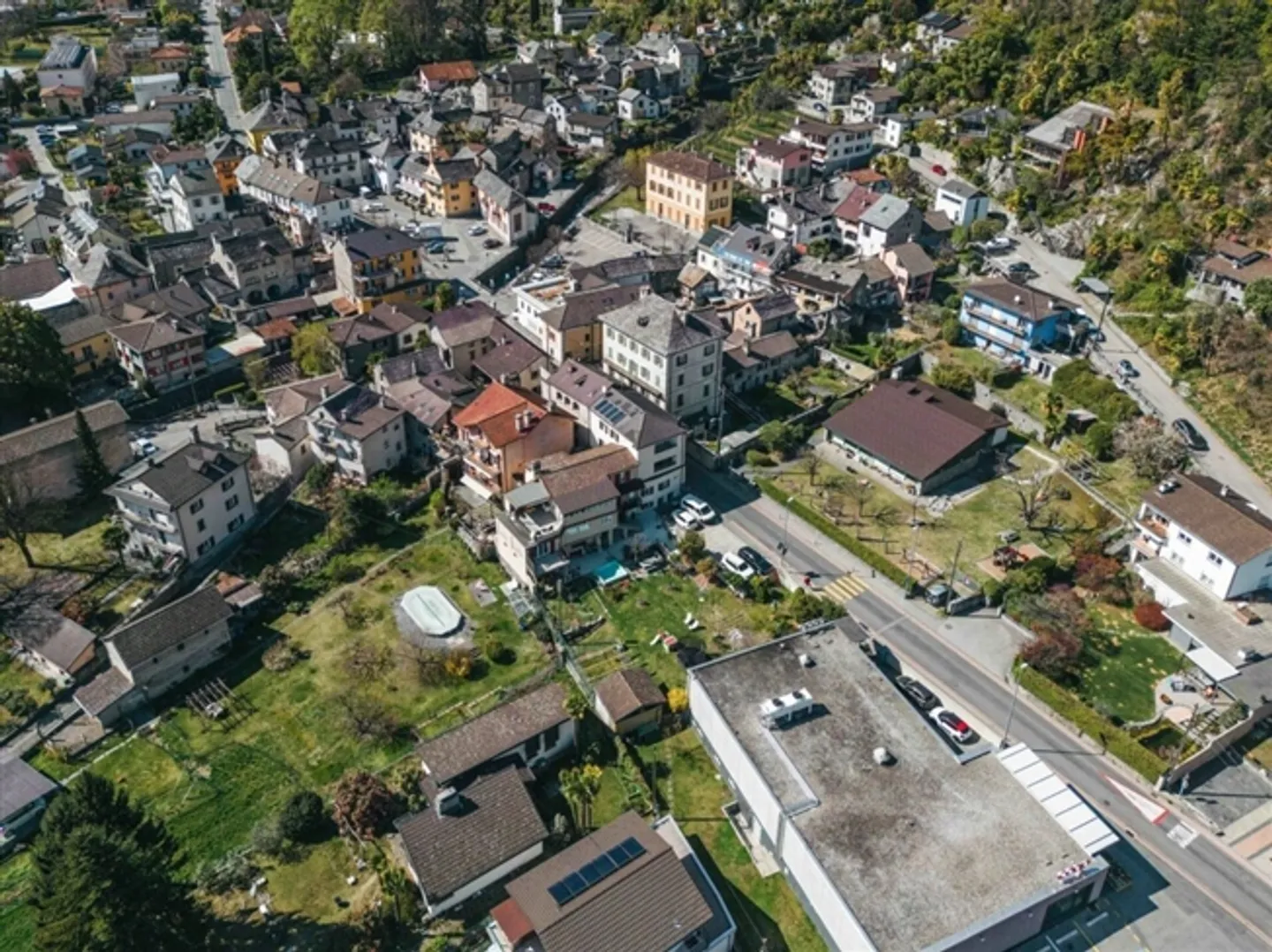 À VENDRE AU CŒUR DE VERSCIO - MAISON TYPIQUE SUR 3 ÉTAGES - Photo 4 sur 18