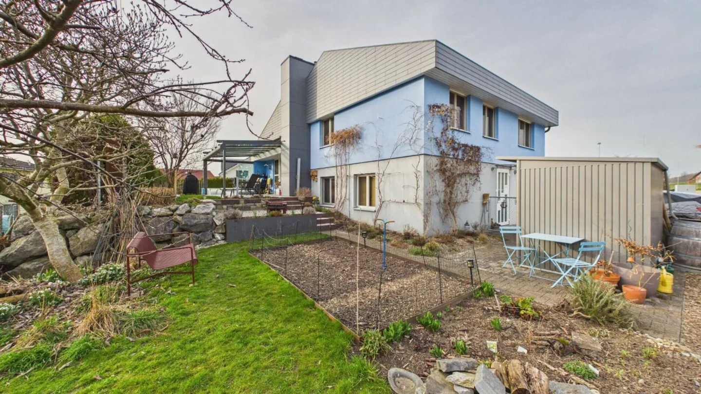 Charming Family Home with Garden - Photo 1 of 10