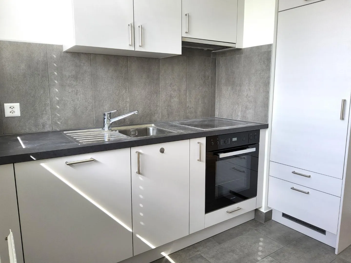 Appartement rénové avec vue sur le lac - Photo 6 sur 7