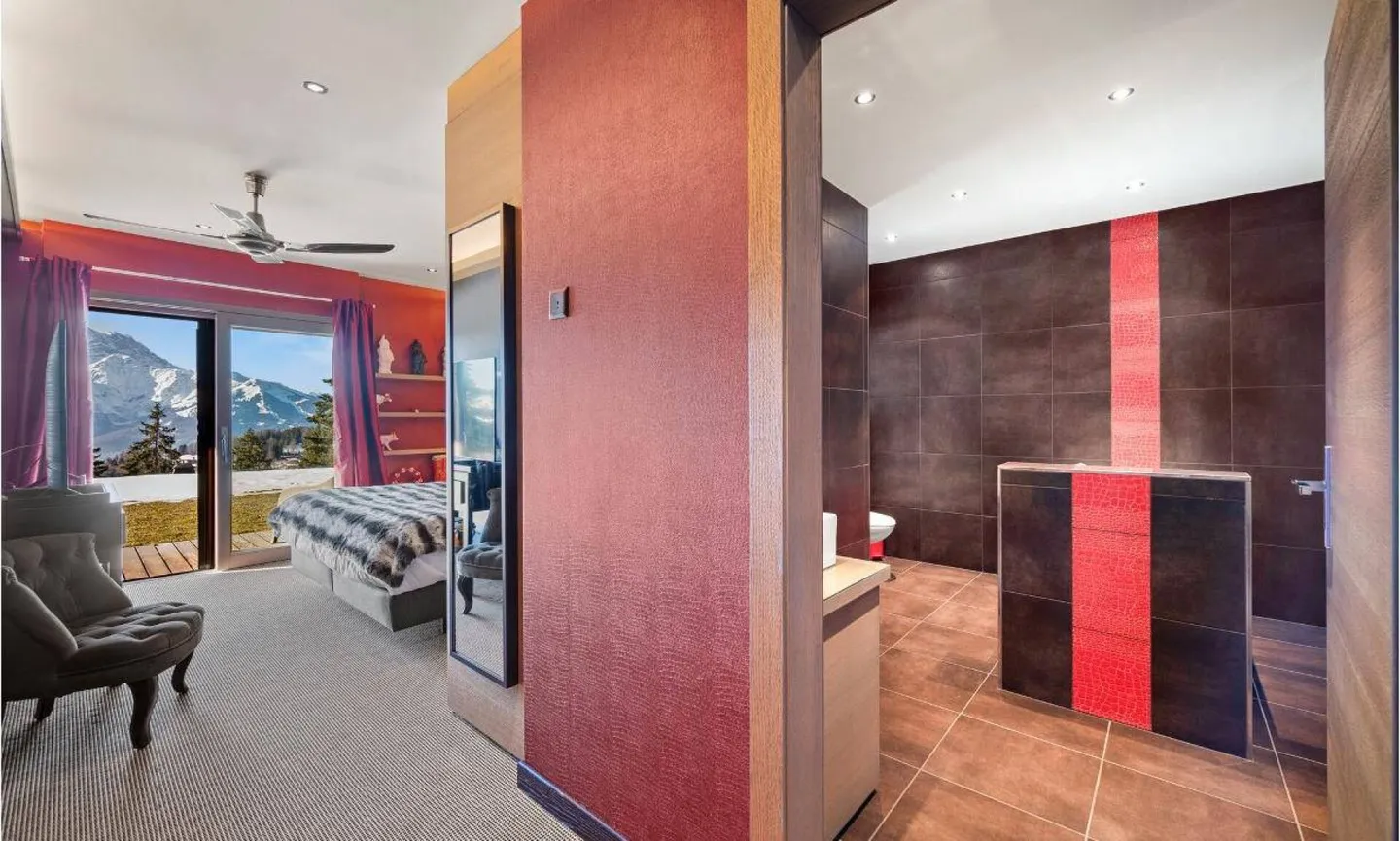 Property 9 Rooms in Gryon - Photo 9 of 23