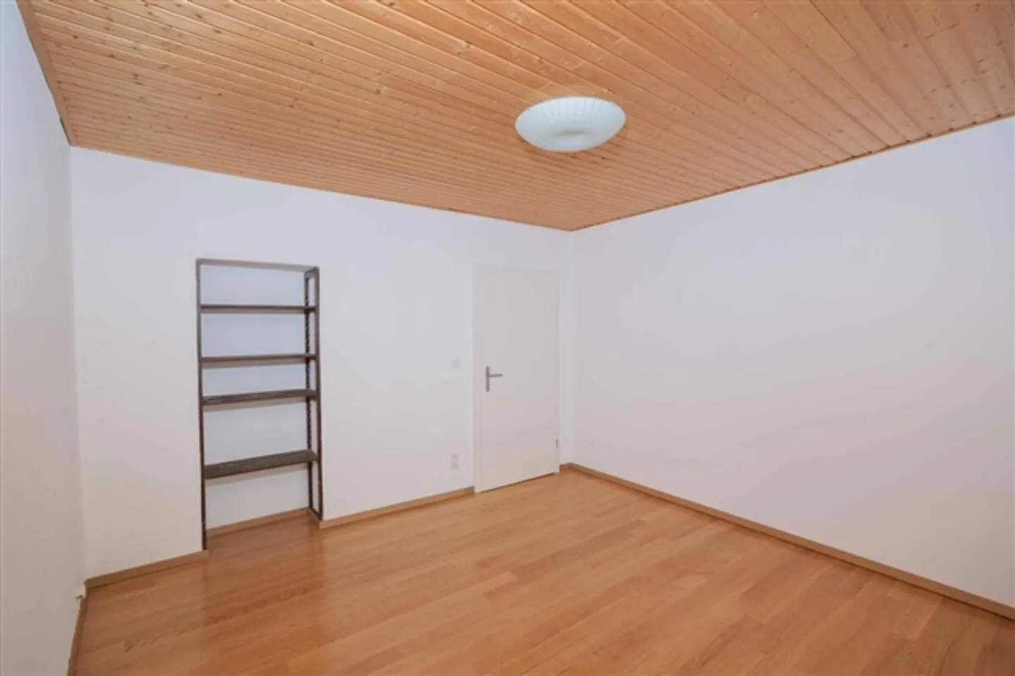 À VENDRE AU CŒUR DE VERSCIO - MAISON TYPIQUE SUR 3 ÉTAGES - Photo 12 sur 18