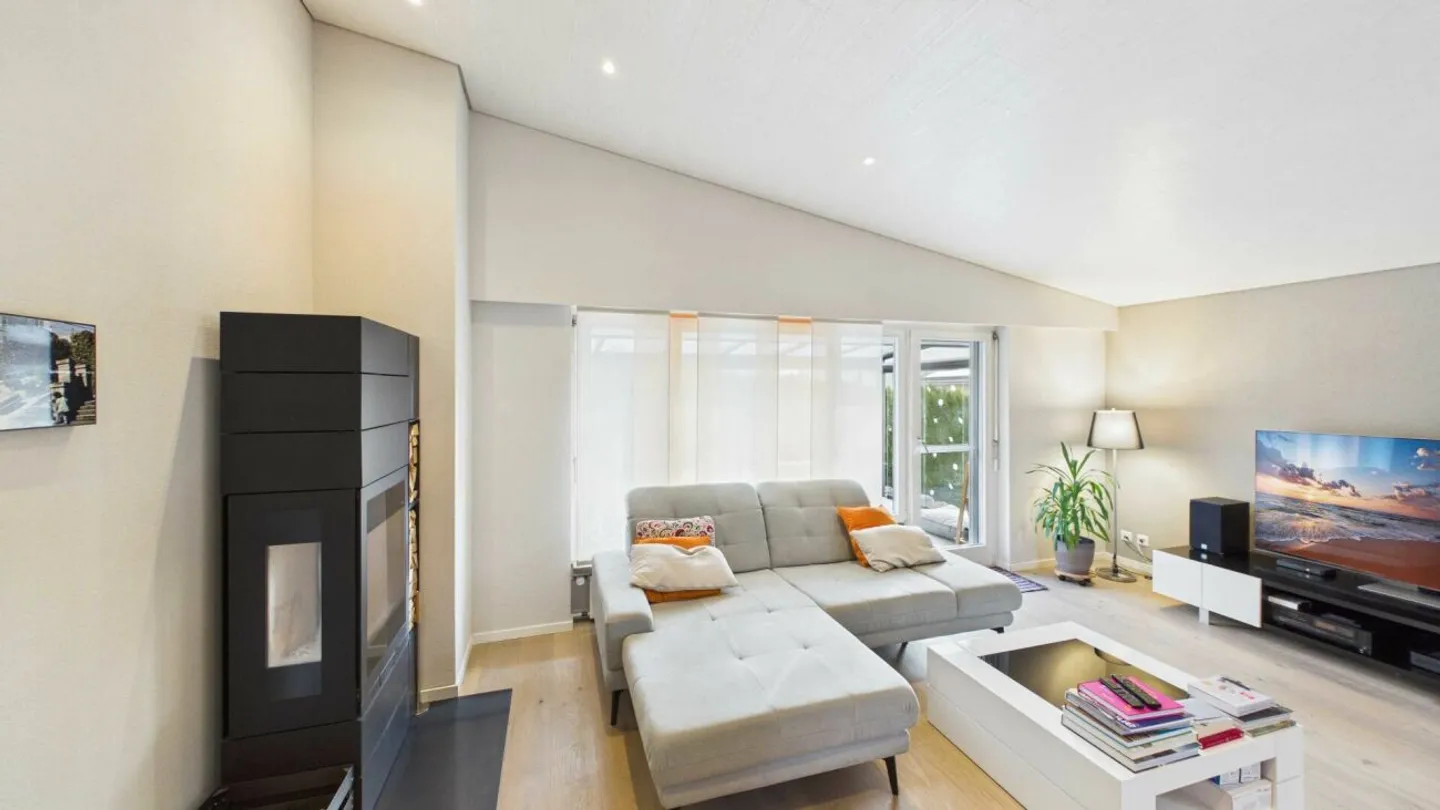 Charming Family Home with Garden - Photo 7 of 10