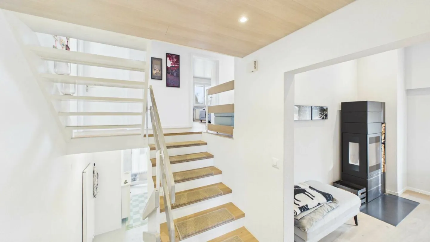 Charming Family Home with Garden - Photo 8 of 10