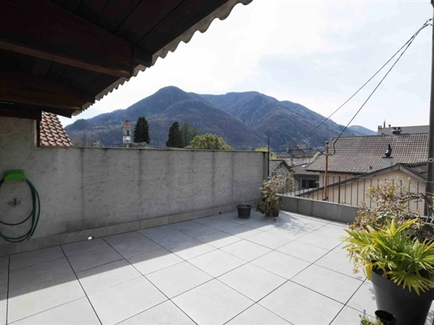 À VENDRE AU CŒUR DE VERSCIO - MAISON TYPIQUE SUR 3 ÉTAGES - Photo 13 sur 18