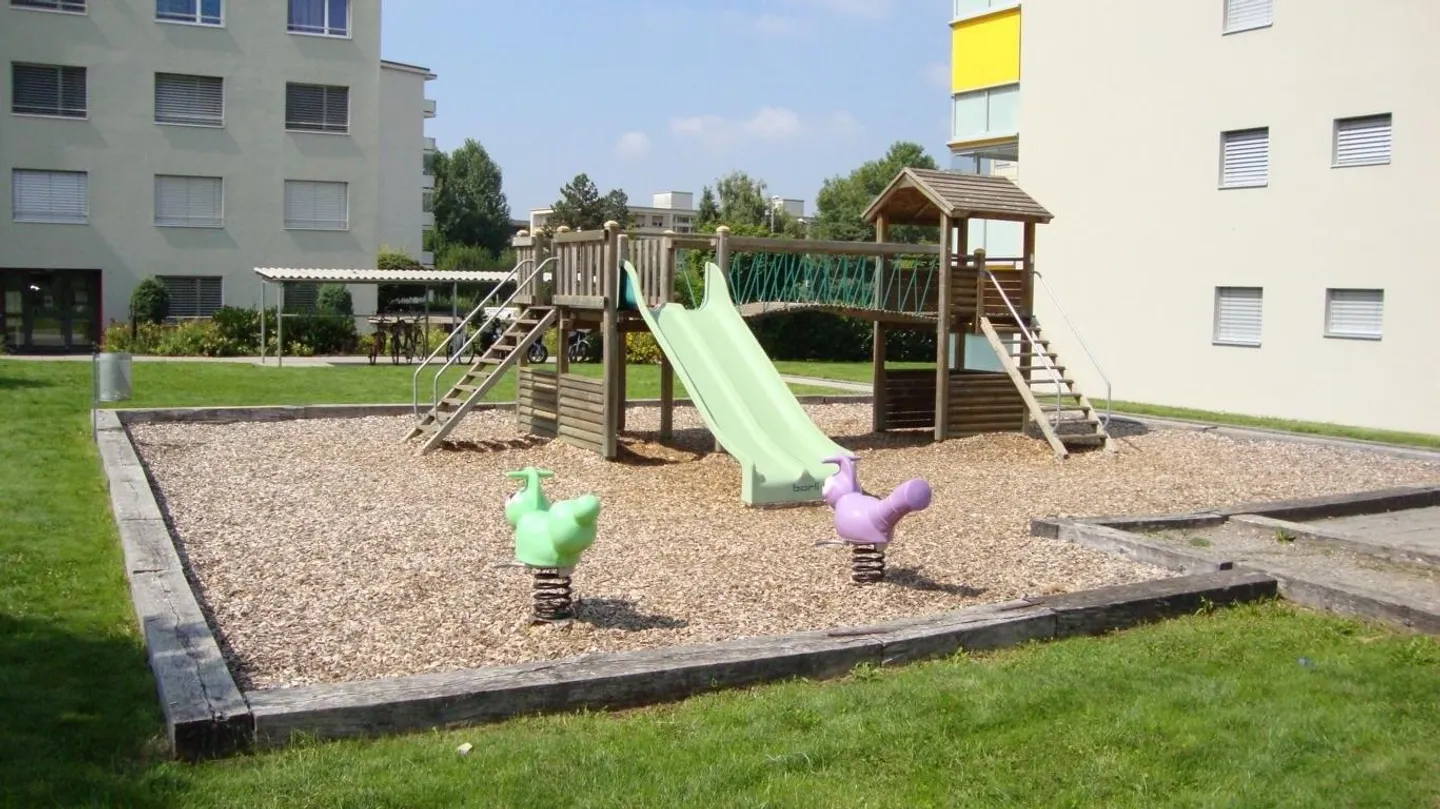 Charmant 3.5 pièces dans un quartier familial - Photo 3 sur 12