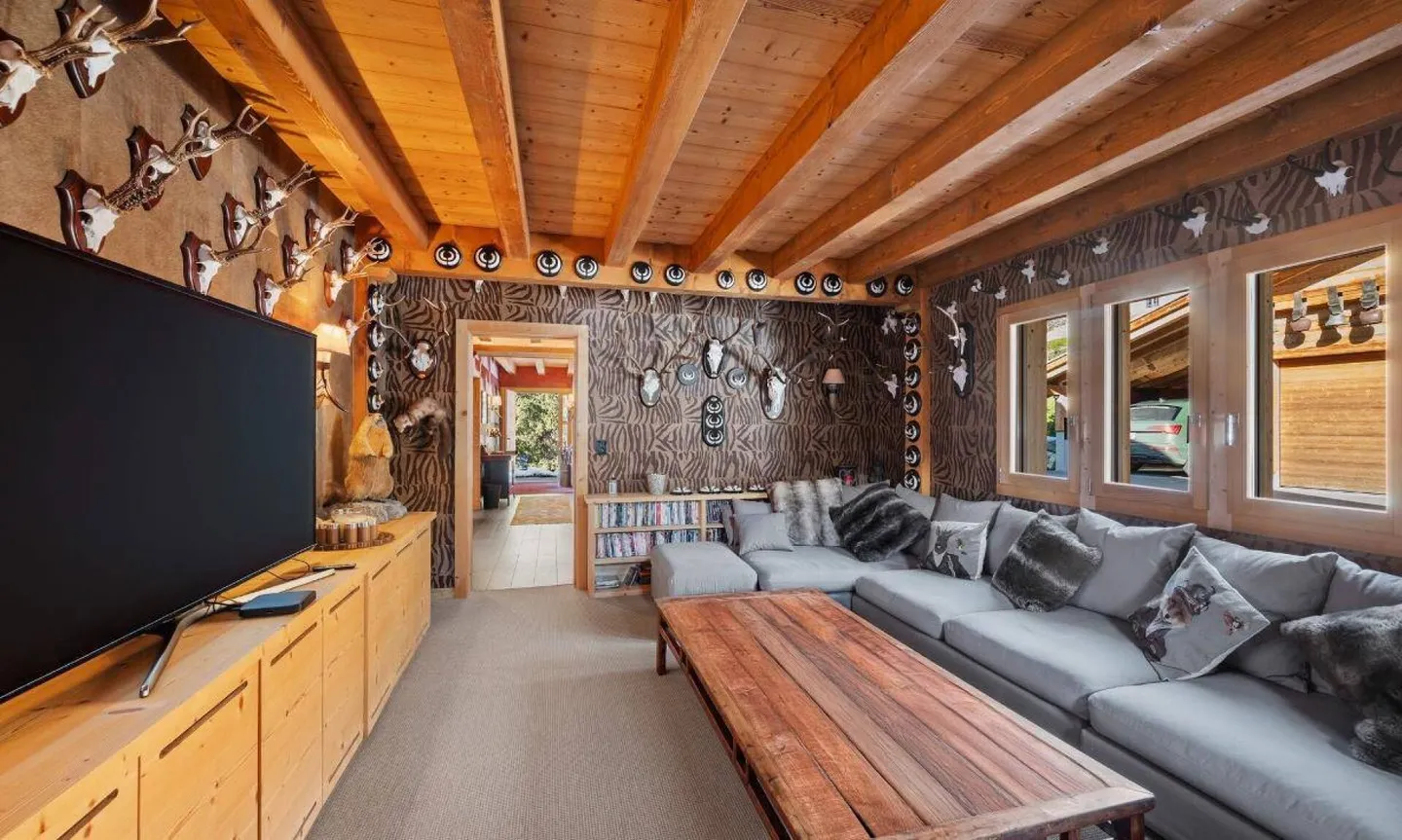 Property 9 Rooms in Gryon - Photo 14 of 23