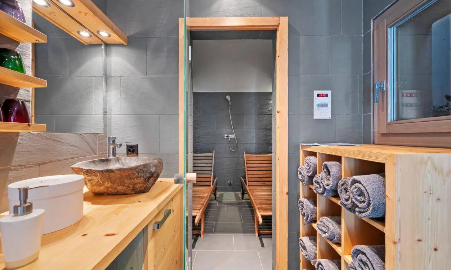 Property 9 Rooms in Gryon - Photo 22 of 23