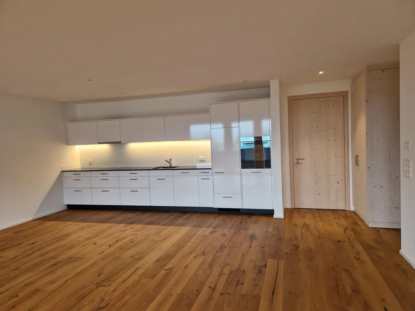 New beautiful 2.5 apartment for rent for permanent residence - Photo 4 of 20